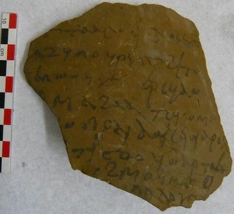 ostracon ; fragment, image 3/4