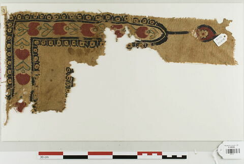 bande décorative d'habillement ; tabula ; fragment, image 2/3