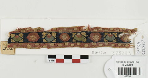 bande décorative d'habillement ; fragment