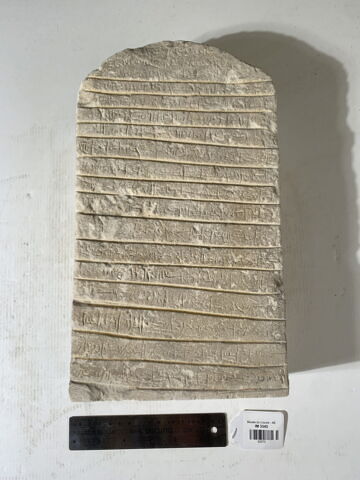 stèle cintrée