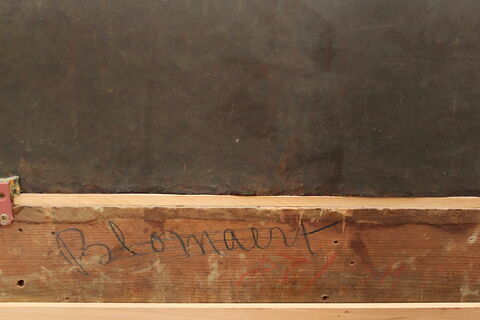 dos, verso, revers, arrière ; détail inscription © 2018 Musée du Louvre
