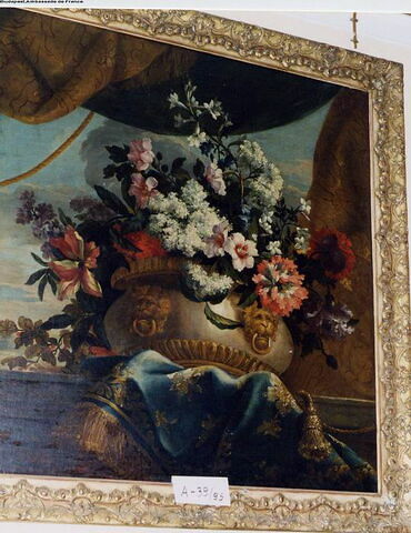 Vase de porcelaine avec des fleurs, image 2/2