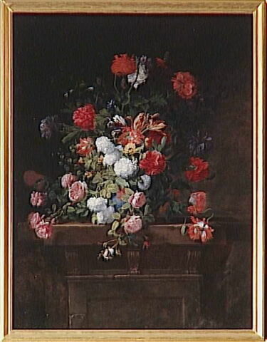 Fleurs diverses dans un vase, image 1/1