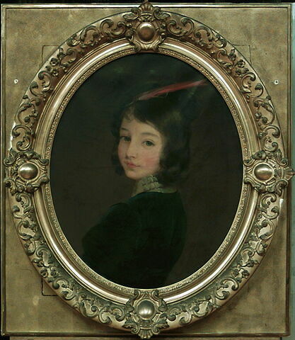 Portrait d'enfant, coiffé d'une toque à plume rouge