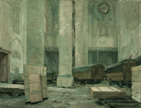 Intérieur de la nef des Jacobins de Toulouse en 1918, avec les voitures contenant les tableaux évacués du Louvre, image 2/2