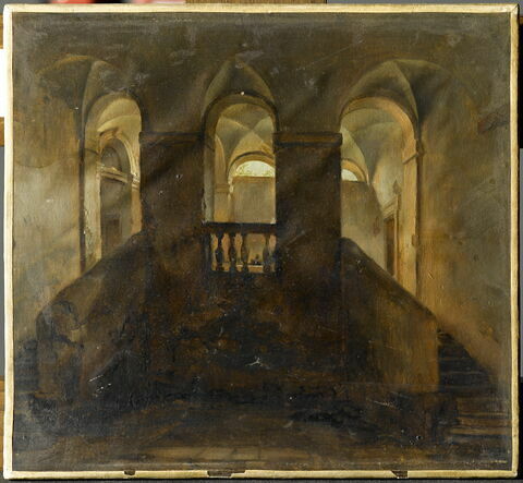 Vue d'un escalier à l'intérieur d'un couvent, image 1/2