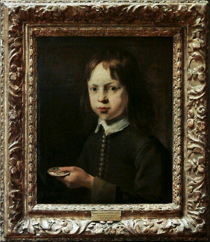 Portrait de jeune garçon portant une petite palette, image 4/5