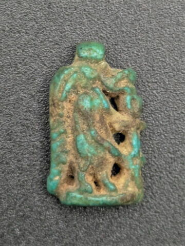 amulette ; perle