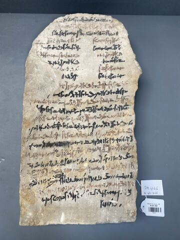stèle cintrée, image 2/2