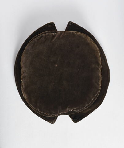 Bonnet en velours, porté par Corot, image 2/3