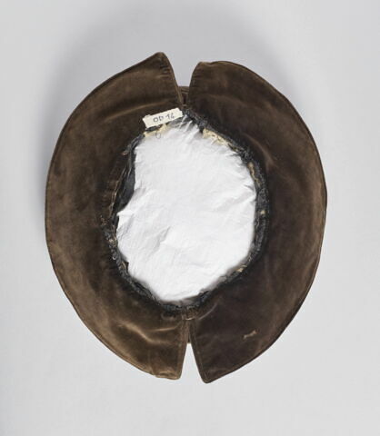 Bonnet en velours, porté par Corot, image 3/3