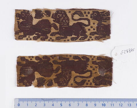 bande décorative d'habillement ; fragment, image 1/1