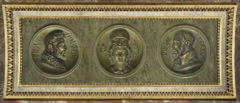 L'Europe civilisée par les Sciences, les Arts et les Lettres. Les Arts rendent hommage à la Concorde.
Médaillons de Puget et Mansart
Médaillons de Goujon et Lescot, image 3/5