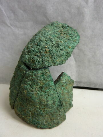 figurine ; débris