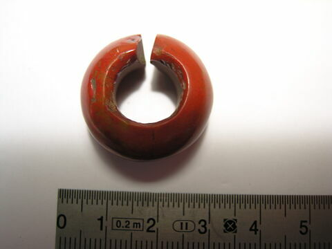 boucle d'oreille en anneau coupé