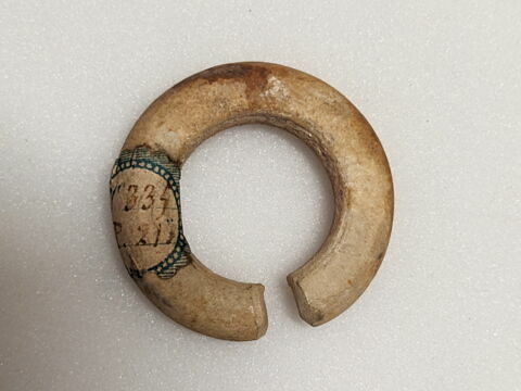 boucle d'oreille en anneau coupé, image 2/2