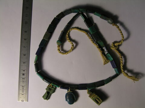 collier à pendentif ; amulette ; perle en pastille rectangulaire, image 5/5
