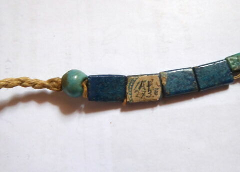 collier à pendentif ; amulette ; perle en pastille rectangulaire, image 4/5