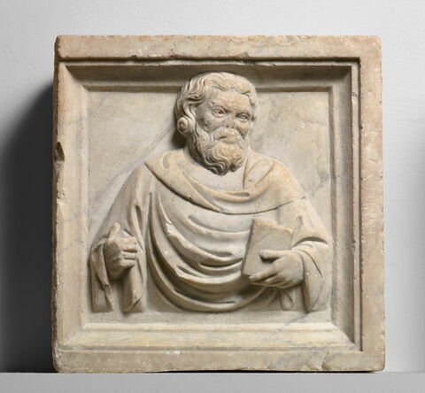 Prophète ou apôtre barbu, de face, tenant un livre dans sa main gauche