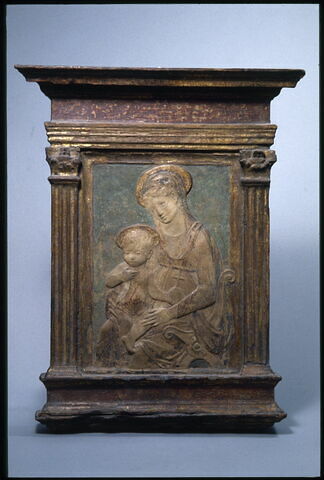 La Vierge assise sur un trône et portant l'Enfant sur ses genoux