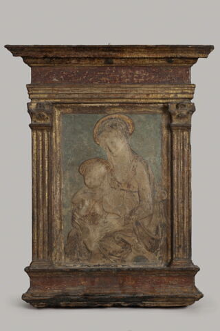 La Vierge assise sur un trône et portant l'Enfant sur ses genoux, image 2/3