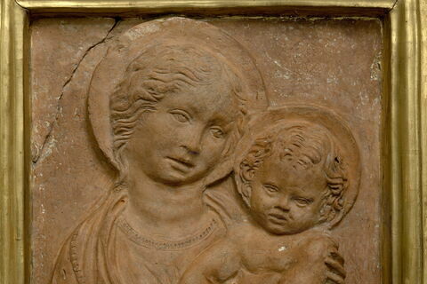 La Vierge portant l'Enfant nu et debout sur ses genoux, image 3/11