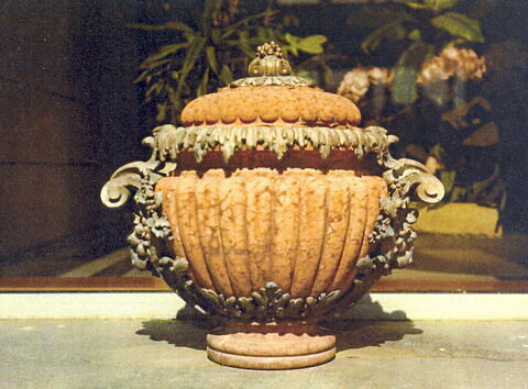 Récipient à couvercle (Pot à beurre) - Louvre Collections
