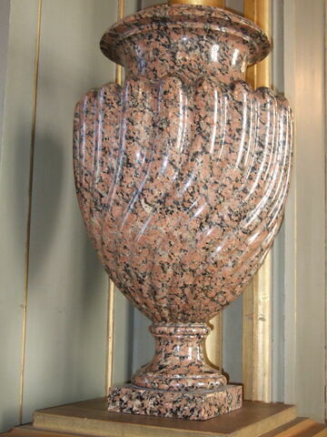 Vase à godrons torsadés