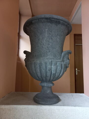 Vase aux mascarons