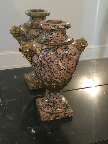 Vase granit rose et bronze doré