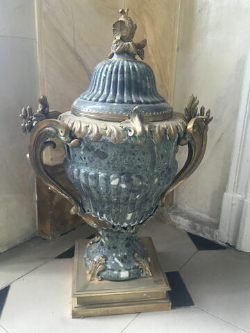 Vase de marbre vert et bronze doré