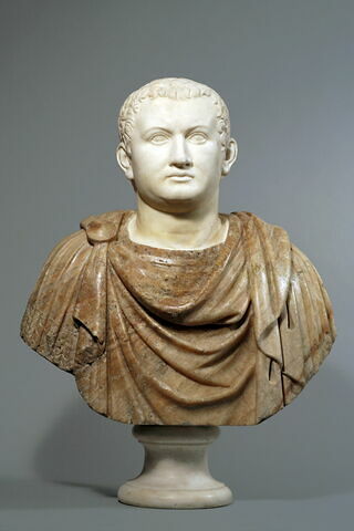 Titus, image 1/6