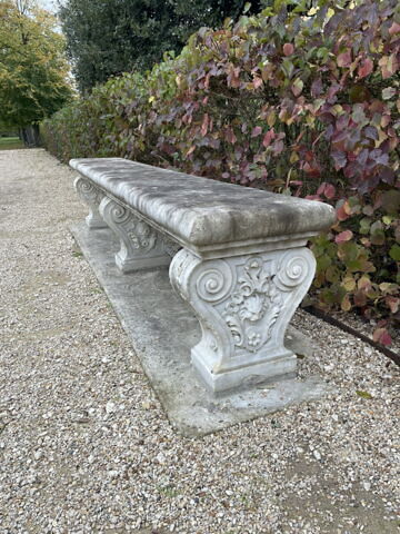 Banc avec pieds décorés d'ornements de style italien