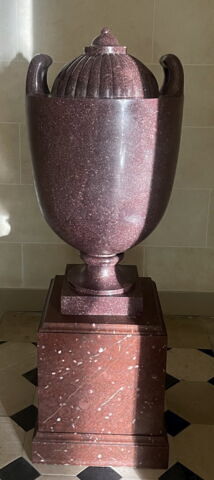 Vase, image 1/2