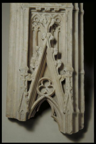 Fragment décoré d'une figure d'évêque, image 3/3