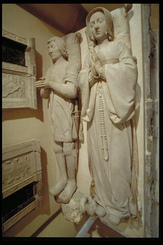 Robine Legendre (+ 15 avril 1520)  et un chien portant les armoiries de la défunte, image 5/5