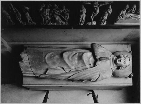 Gisant de Jean de Dormans (+ en 1380), chanoine de Paris et de Chartres, chancelier de l'église de Beauvais (?), image 10/10