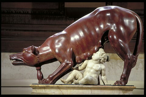 La louve allaitant Romulus et Remus