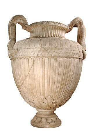 Vase orné de godrons avec des anses en formes de serpent
