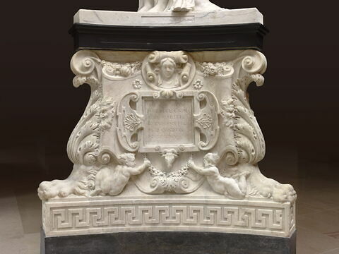 Soubassement du monument du coeur du roi Henri II (1519-1559), image 3/4
