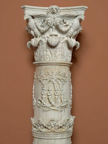 Colonne jouxtée de deux génies funéraires, du mausolée du coeur de Louis de Cossé, duc de Brissac (1625-1661), image 2/10