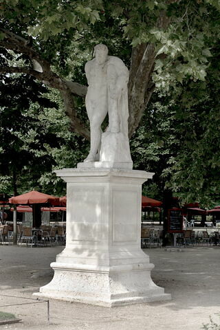 Statue de jardin en pierre Hercule