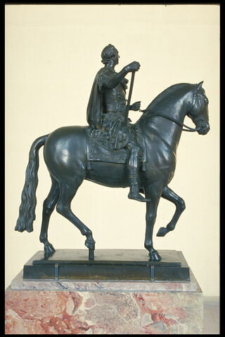 Louis XV à cheval en costume romain, image 13/15