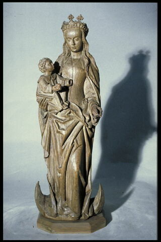 La Vierge portant l'Enfant debout sur un croissant, image 5/8