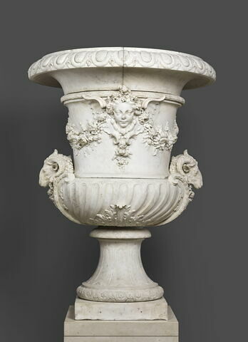 Vase décoré des attributs du Printemps
