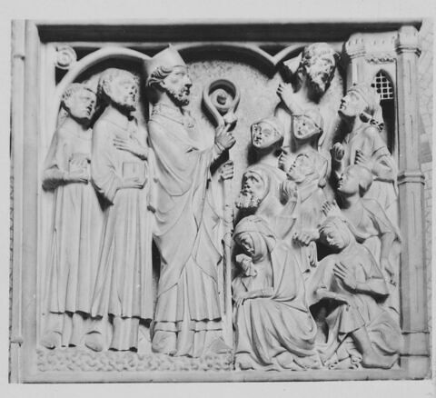 Citadins devant la porte d'une ville (groupe de fidèles), image 14/14