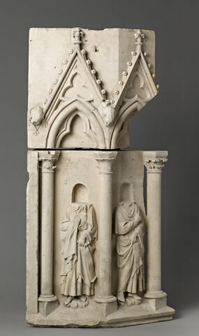 Piédestal décoré de quatre figures de prophètes, sous des arcatures, image 2/18