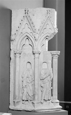 Piédestal décoré de quatre figures de prophètes, sous des arcatures, image 10/18