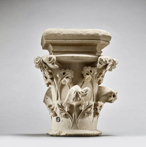 Chapiteau décoré de feuilles et de crochets, image 9/11