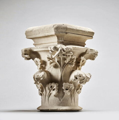 Chapiteau décoré de feuilles et de crochets, image 10/11